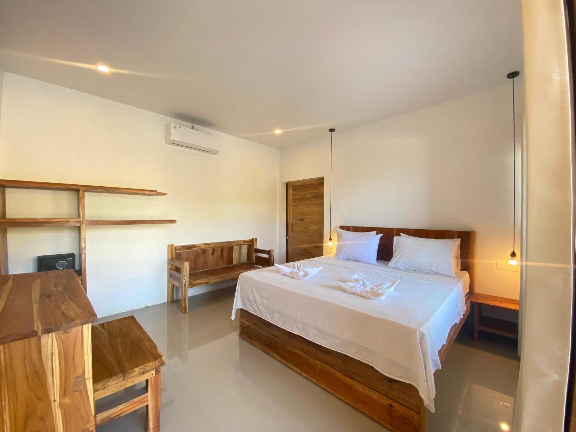 Sky Mountain Views Hotel Kuta  Kültér fotó